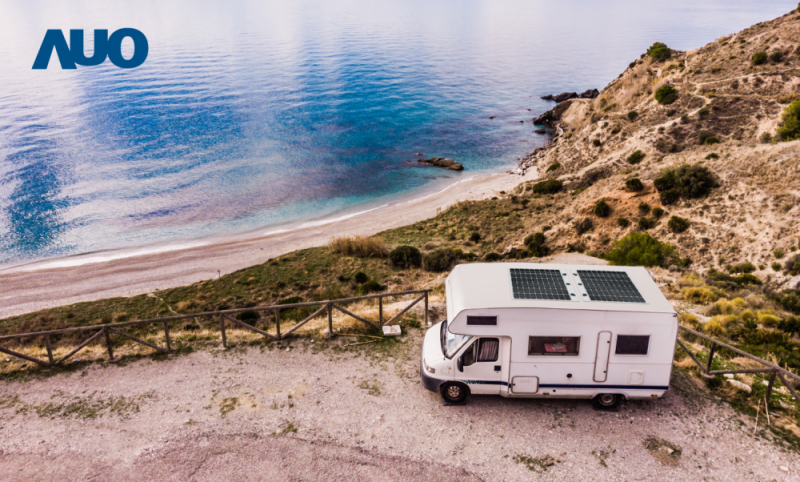 「可撓輕量化太陽光電板SunCurva」使用輕量特殊耐候型複合板取代傳統太陽能板的玻璃前板，不僅降低70%重量，每米平方僅3Kg；具有抗衝擊性能及通過電磁相容性測試，可應用於交通運輸工具，如露營車、遊艇等